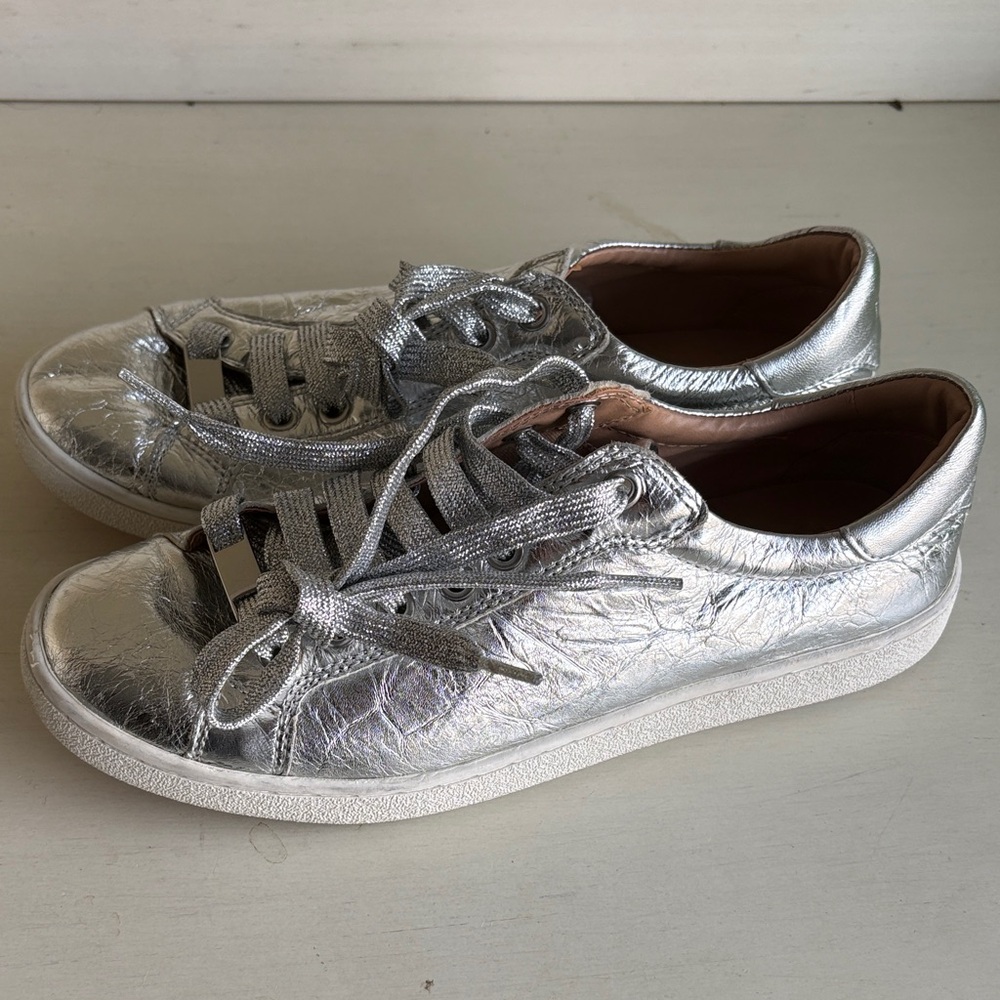UGG Women's Metallic Silver Low-Top Sneakers